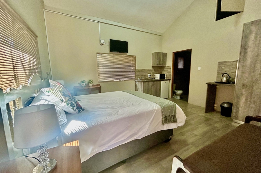 6 Bedroom Property for Sale in Melodie North West